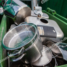 Metal fra husholdning affald på genbrugsplads