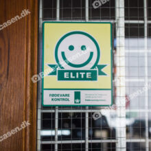 Elite smiley i butiksvindue