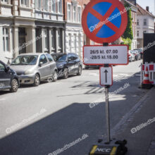 Standsning og parkering forbudt skilt med defineret tidrum