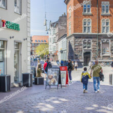 Gågade med 7-eleven butik