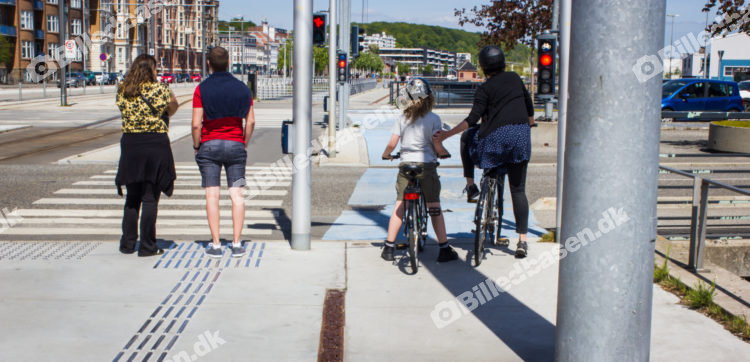 Cykelister og fodgængere i lyskryds